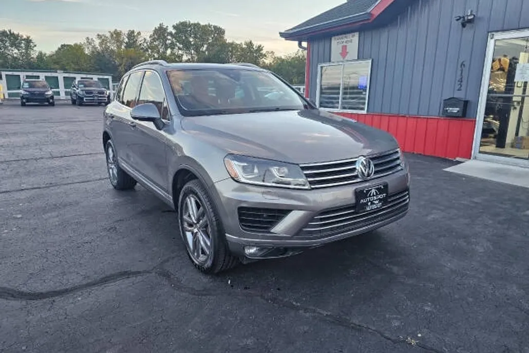 2016 Volkswagen Touareg VR6 Sport photo 1