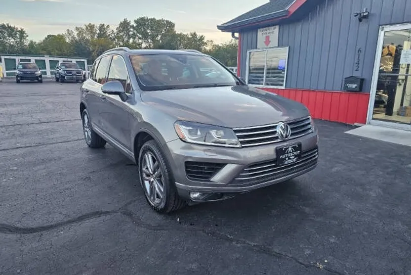 2016 Volkswagen Touareg VR6 Sport photo 1