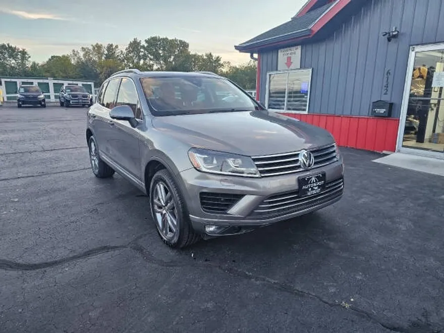 2016 Volkswagen Touareg VR6 Sport photo 1