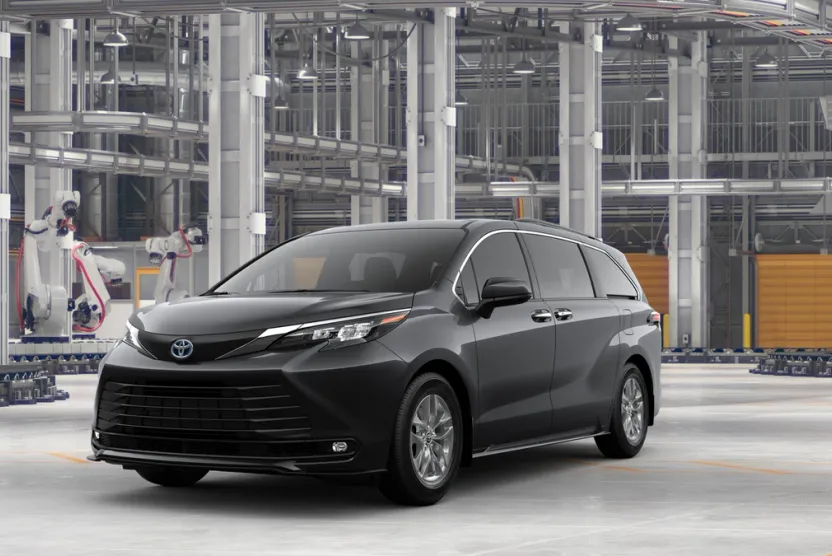 2025 Toyota Sienna XLE photo 1