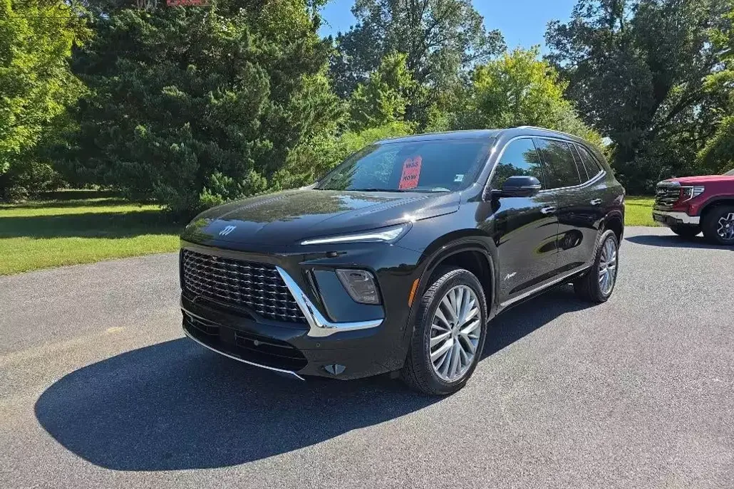 2026 Buick Enclave Avenir photo 1