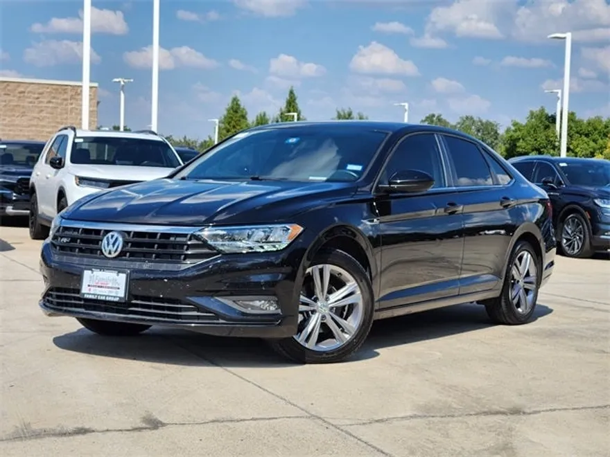 2021 Volkswagen Jetta R-Line photo 1