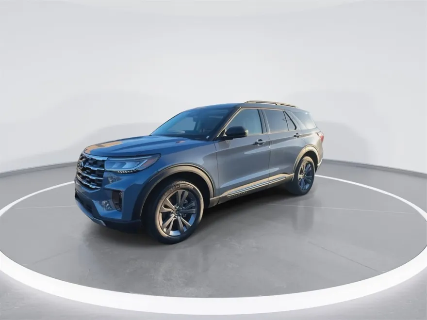 2025 Ford Explorer photo 1