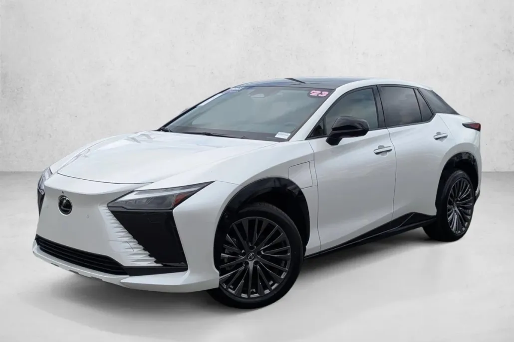 2023 Lexus RZ 450e Luxury photo 1