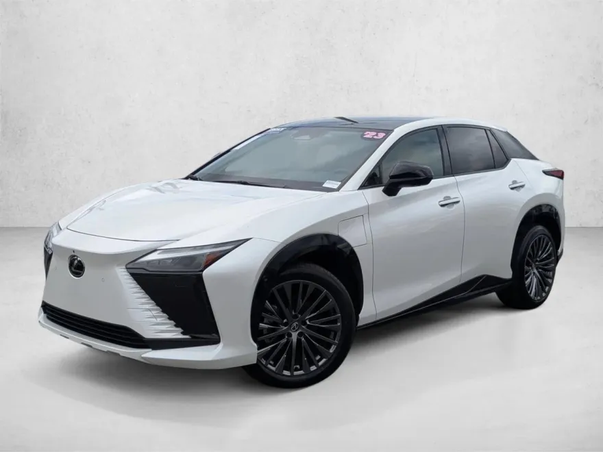 2023 Lexus RZ 450e Luxury photo 1