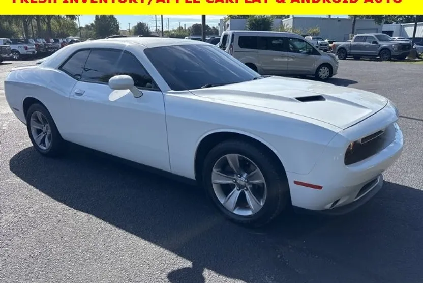 2019 Dodge Challenger SXT photo 1