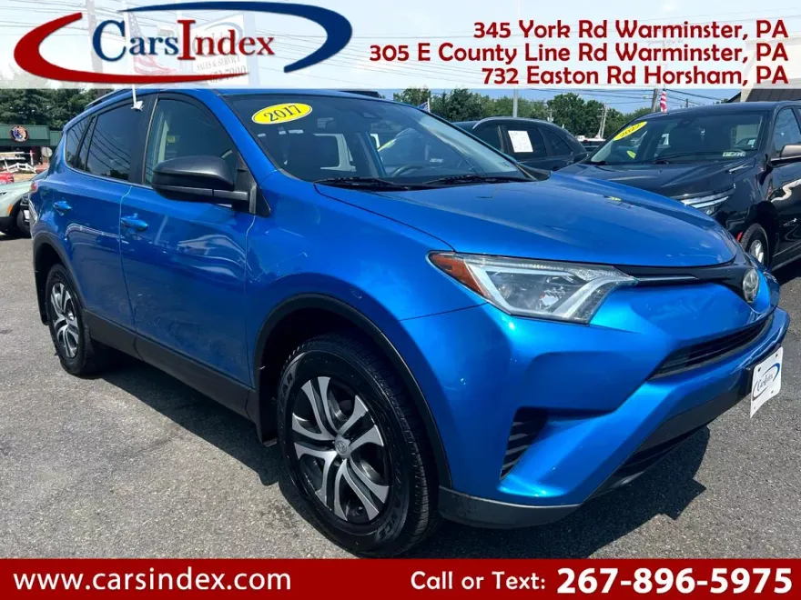 2017 Toyota RAV4 LE photo 1