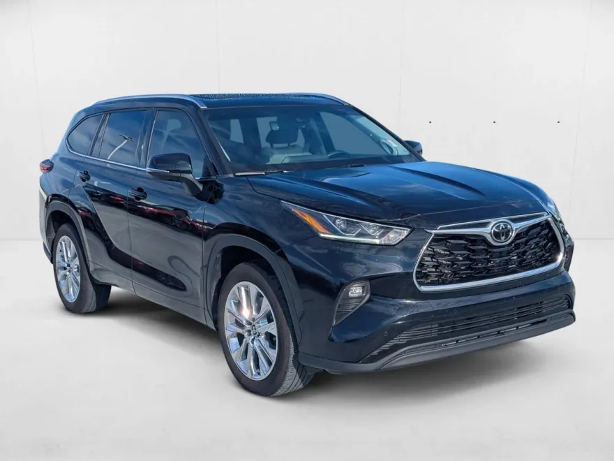2023 Toyota Highlander Limited photo 1