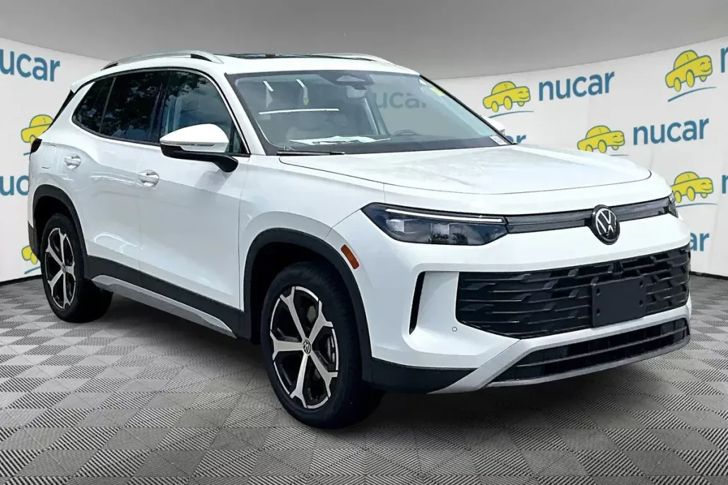 2025 Volkswagen Tiguan SE photo 1