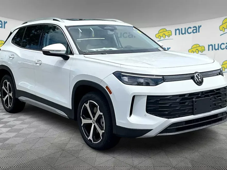 2025 Volkswagen Tiguan SE photo 1