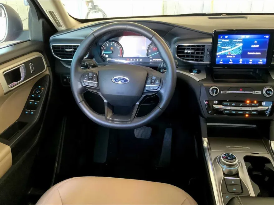 2020 Ford Explorer XLT photo 1