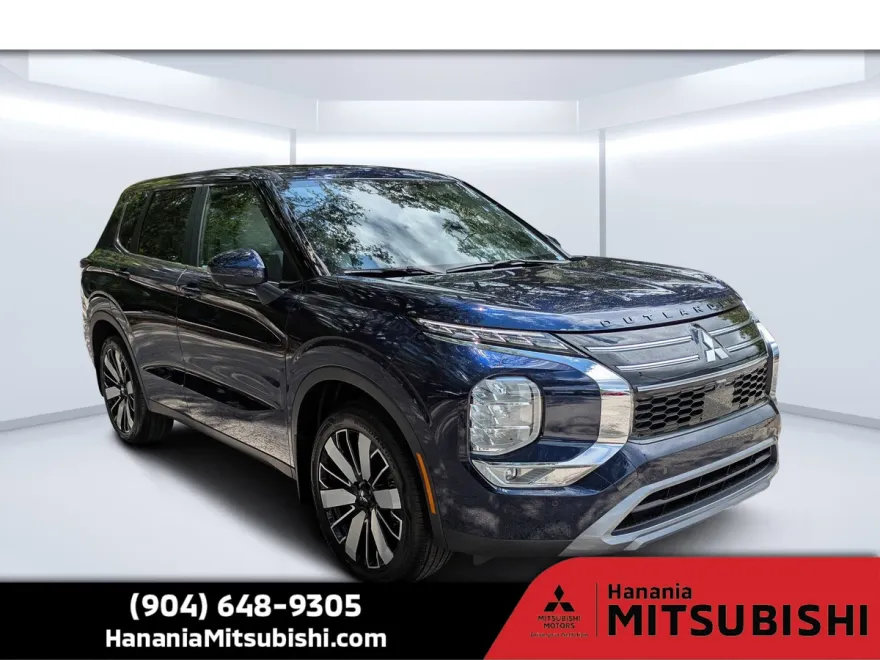 2025 Mitsubishi Outlander SE photo 1
