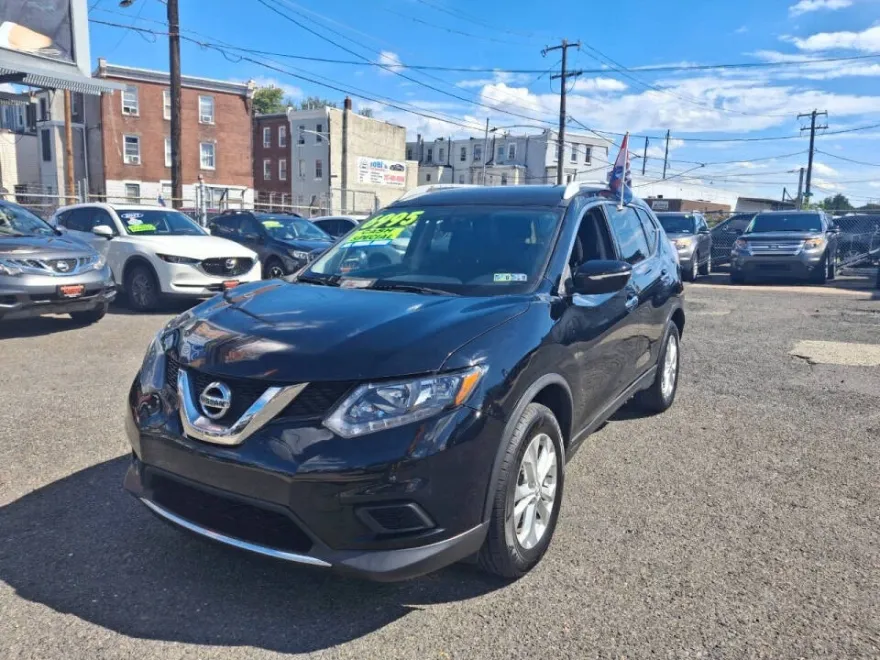 2015 Nissan Rogue SV photo 1