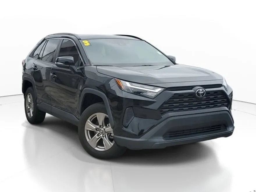 2023 Toyota RAV4 XLE photo 1