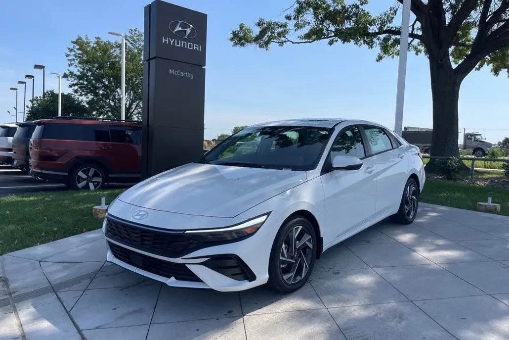 2025 Hyundai Elantra Hybrid Limited photo 1