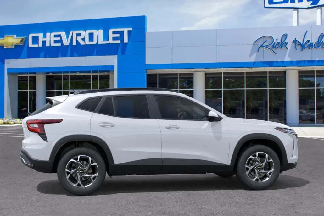 2025 Chevrolet Trax LT photo 1