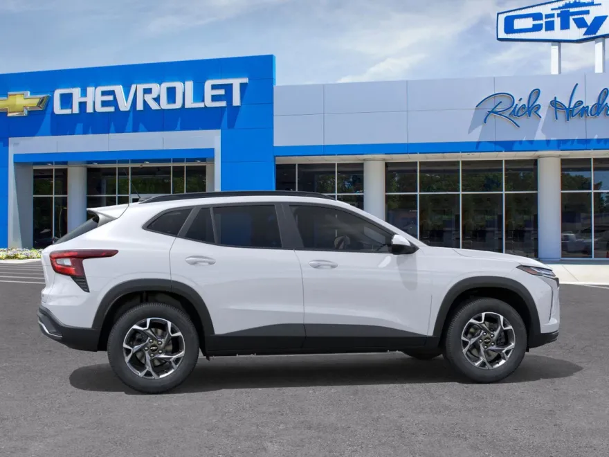 2025 Chevrolet Trax LT photo 1