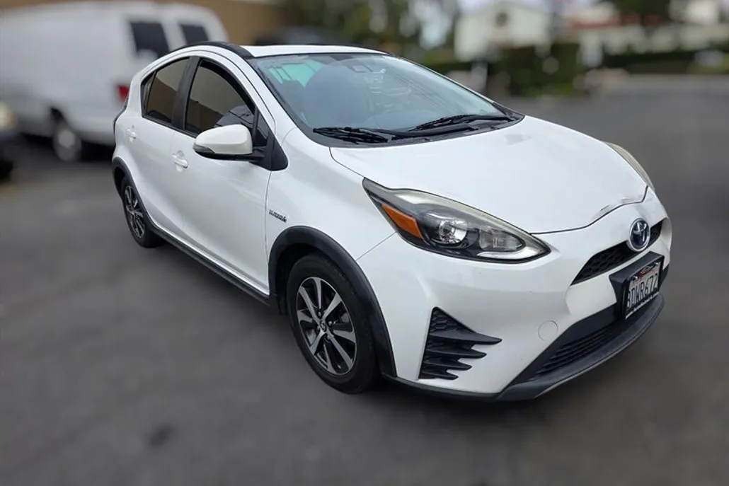 2018 Toyota Prius C One photo 1