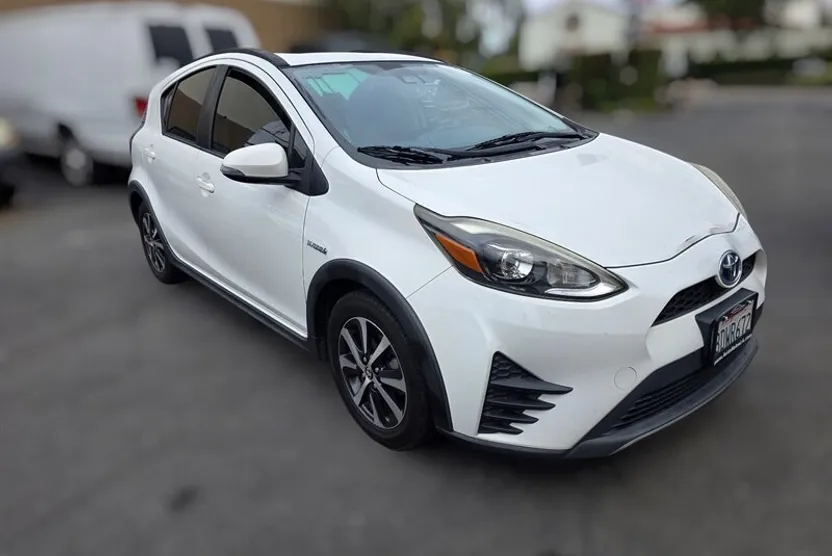 2018 Toyota Prius C One photo 1