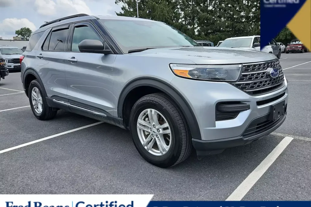 2023 Ford Explorer XLT photo 1