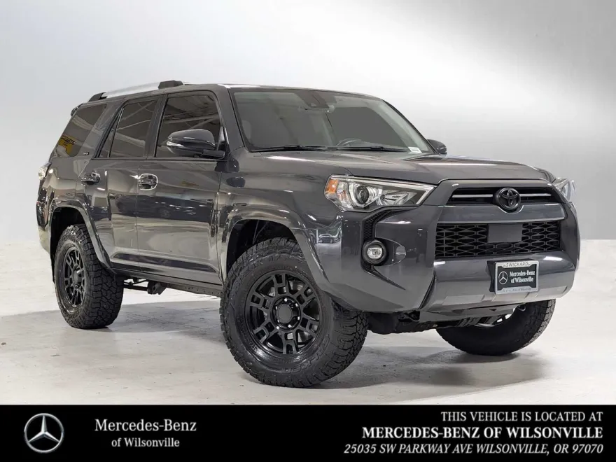 2024 Toyota 4Runner SR5 Premium photo 1