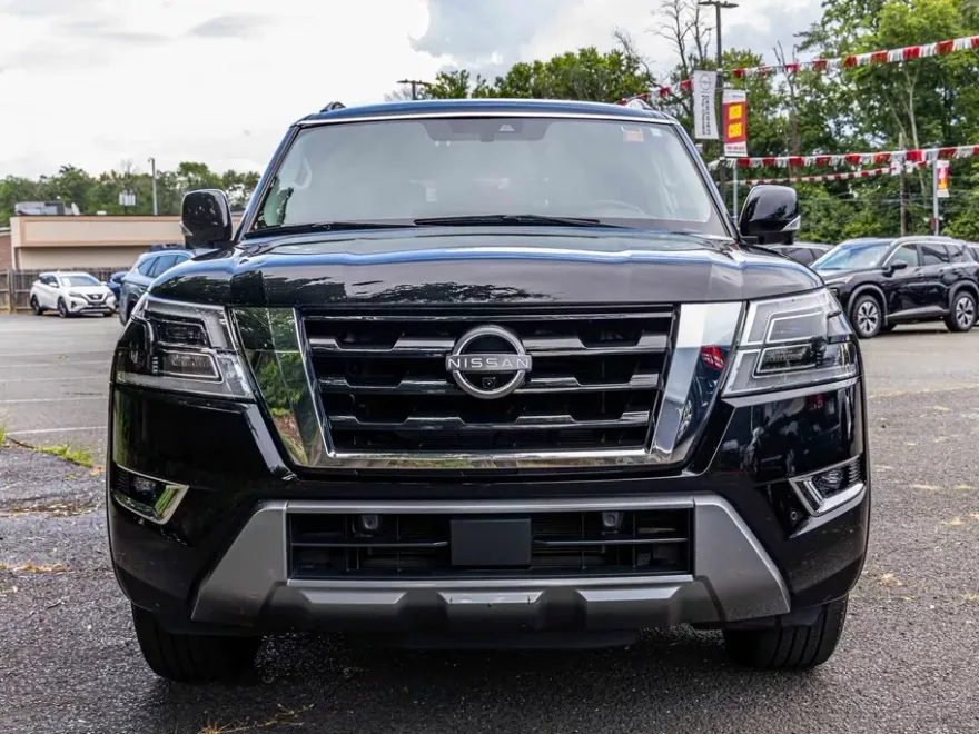 2023 Nissan Armada SL photo 1