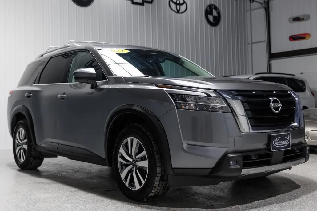 2023 Nissan Pathfinder SL photo 1
