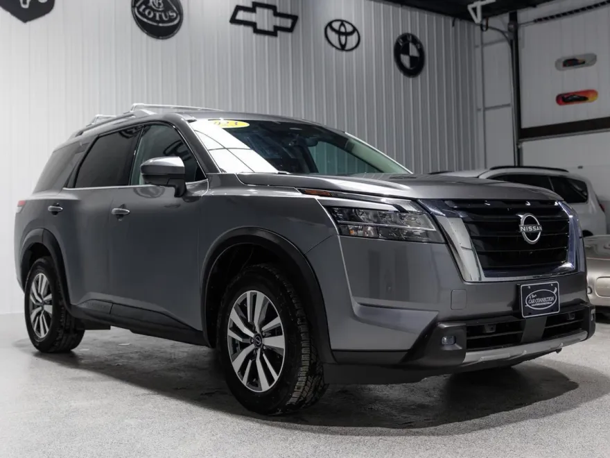 2023 Nissan Pathfinder SL photo 1