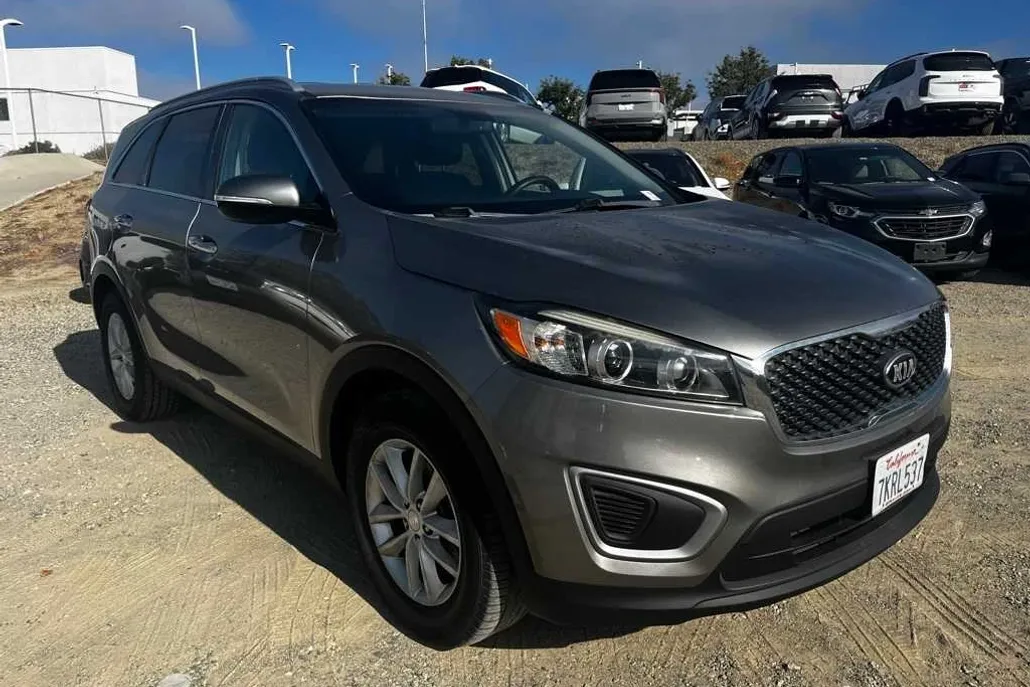 2016 Kia Sorento LX photo 1