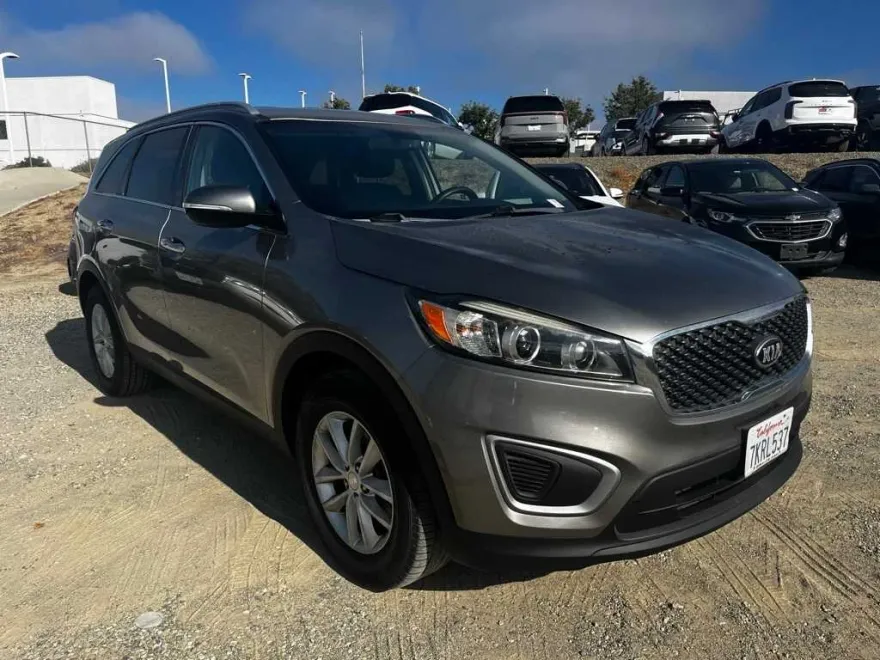 2016 Kia Sorento LX photo 1