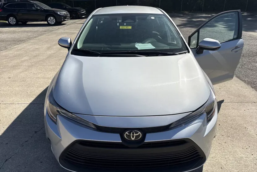 2024 Toyota Corolla LE photo 1