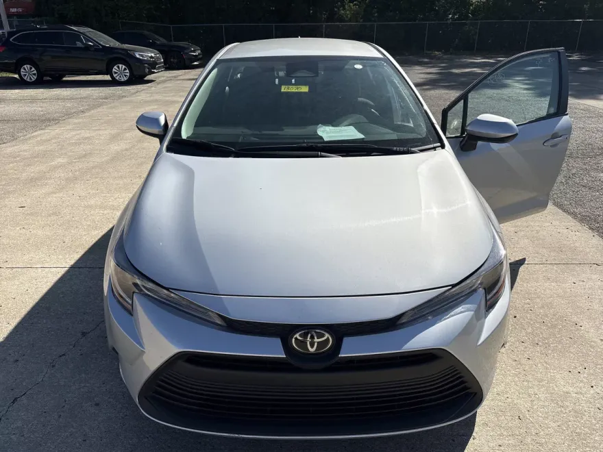 2024 Toyota Corolla LE photo 1