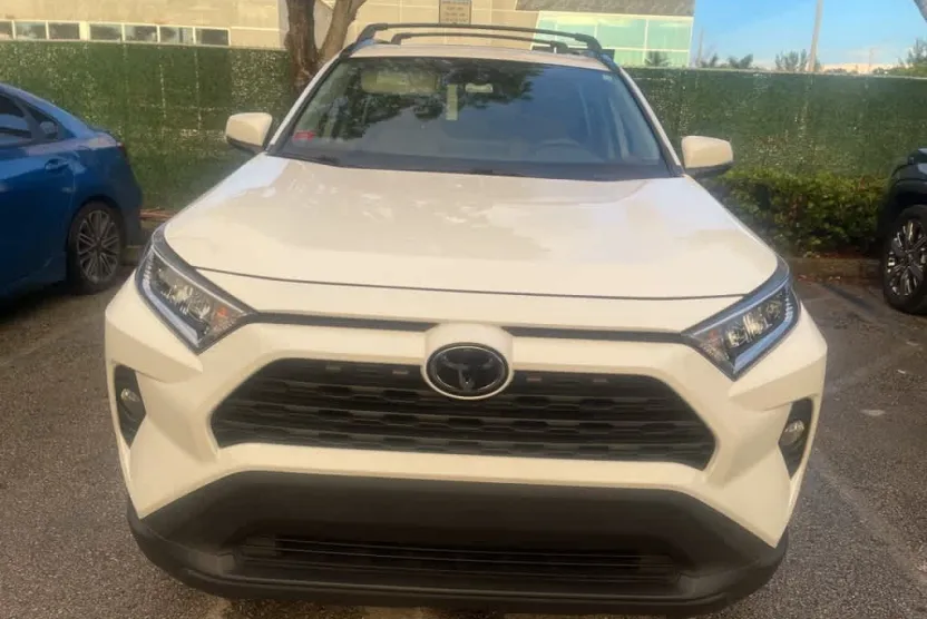 2019 Toyota RAV4 Premium XLE photo 1