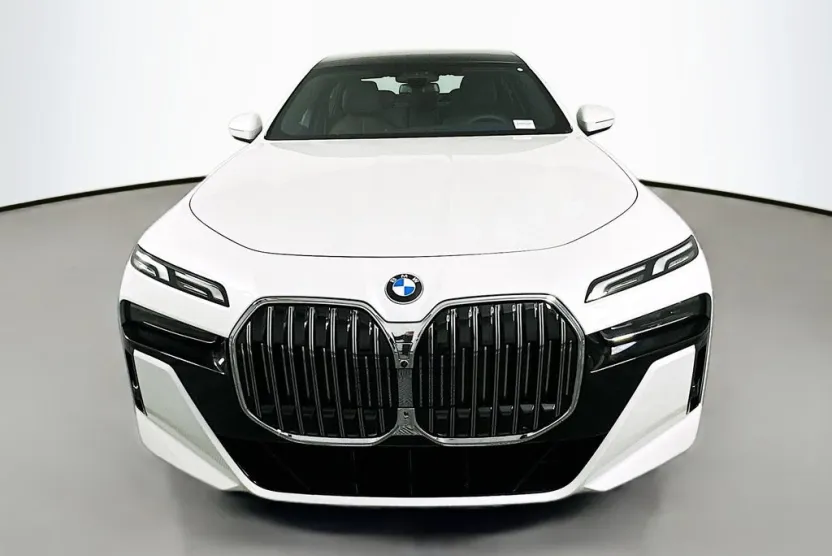 2025 Bmw 740i photo 1
