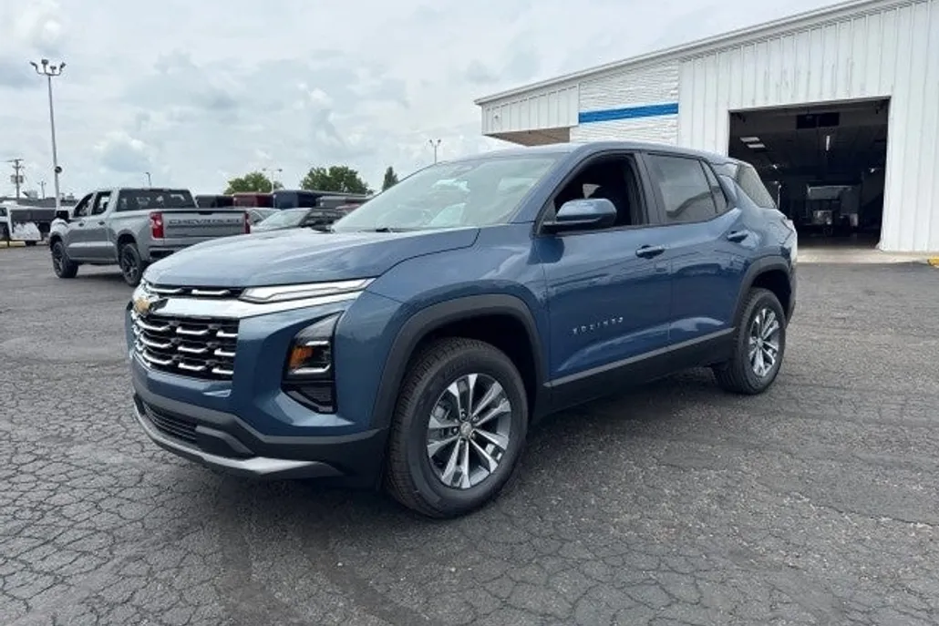 2026 Chevrolet Equinox LT photo 1