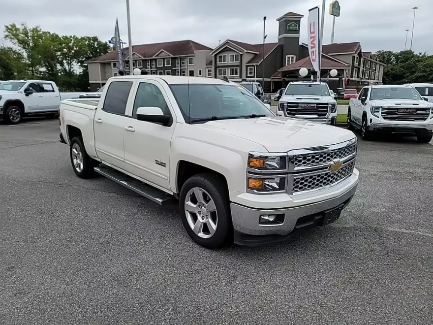 2015 Chevrolet Silverado 1500 LT photo 1
