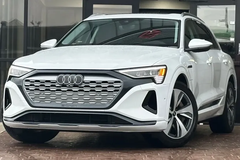 2024 Audi Q8 E-tron Premium Plus photo 1