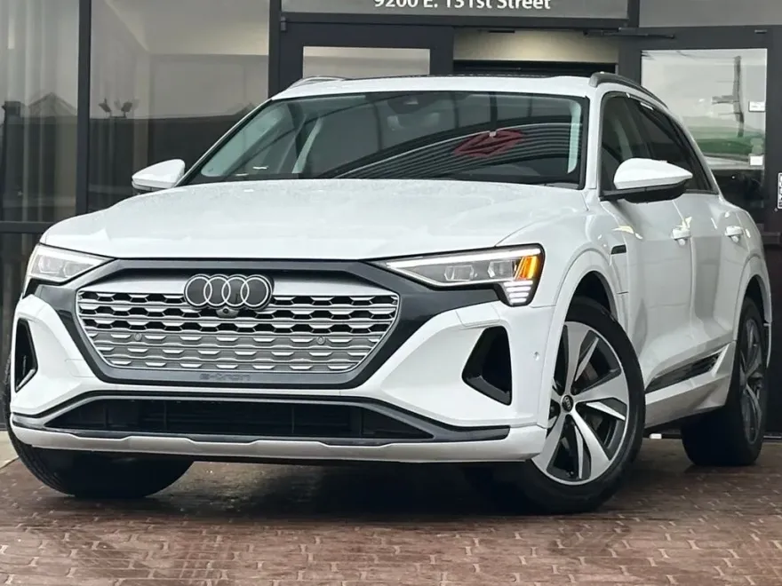 2024 Audi Q8 E-tron Premium Plus photo 1