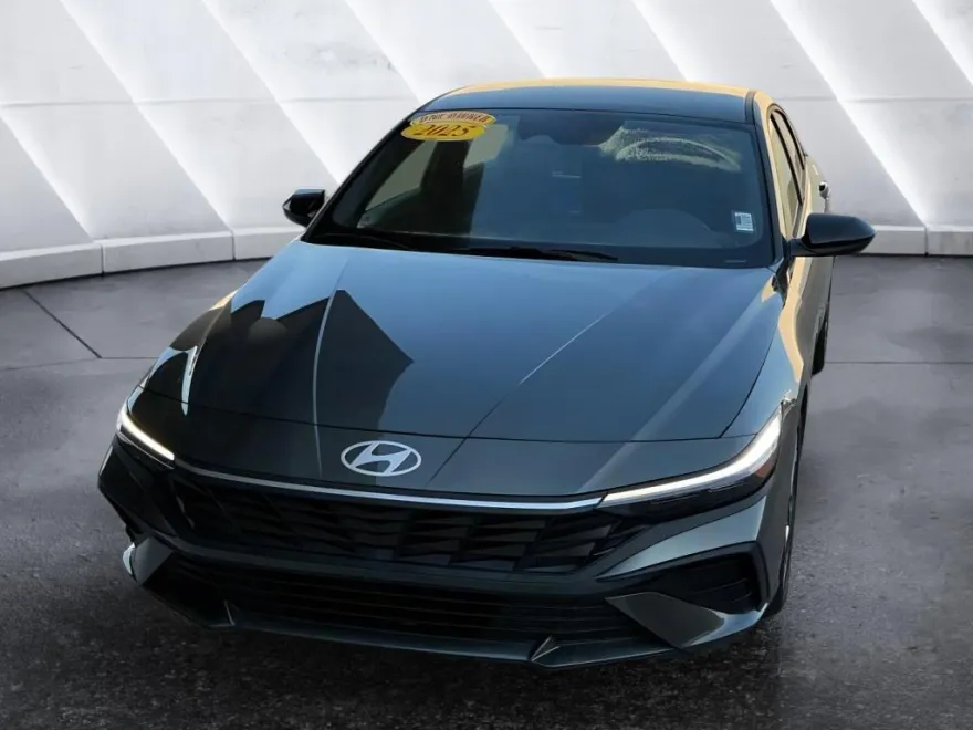 2025 Hyundai Elantra SEL Sport photo 1