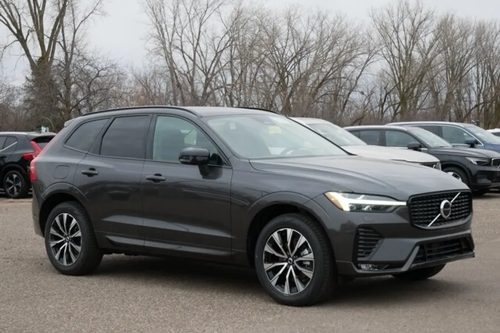 2025 Volvo XC60 B5 Core photo 1