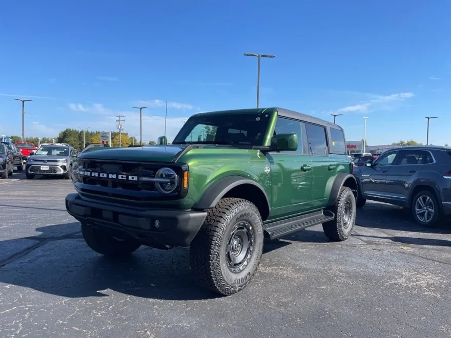 2025 Ford Bronco Outer Banks photo 1