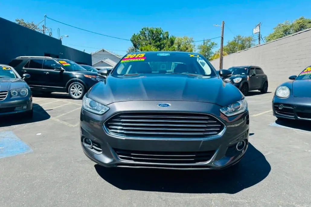 2015 Ford Fusion SE photo 1