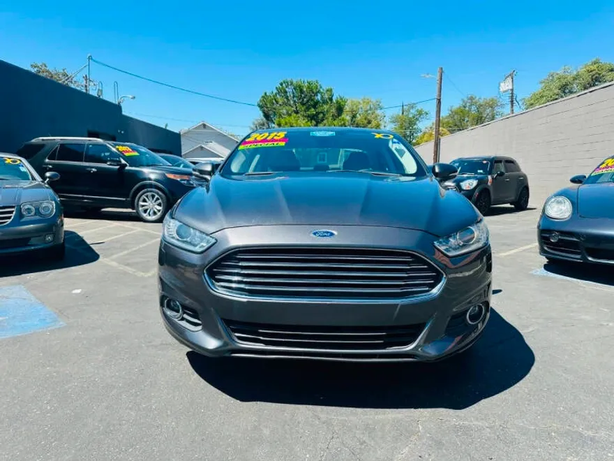 2015 Ford Fusion SE photo 1