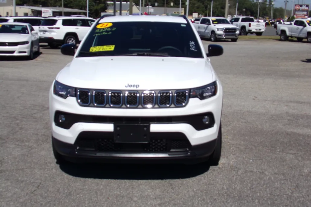 2023 Jeep Compass Latitude photo 1