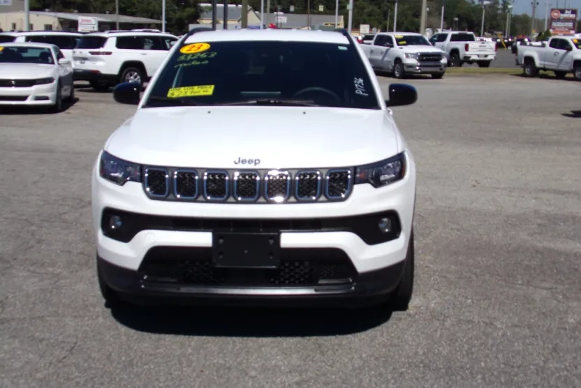 2023 Jeep Compass Latitude photo 1