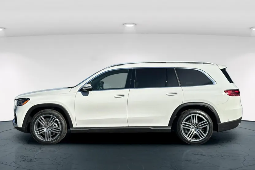 2026 Mercedes Benz GLS 450 4MATIC photo 1