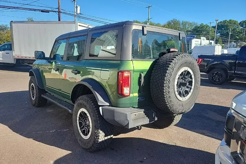 2022 Ford Bronco Base photo 1