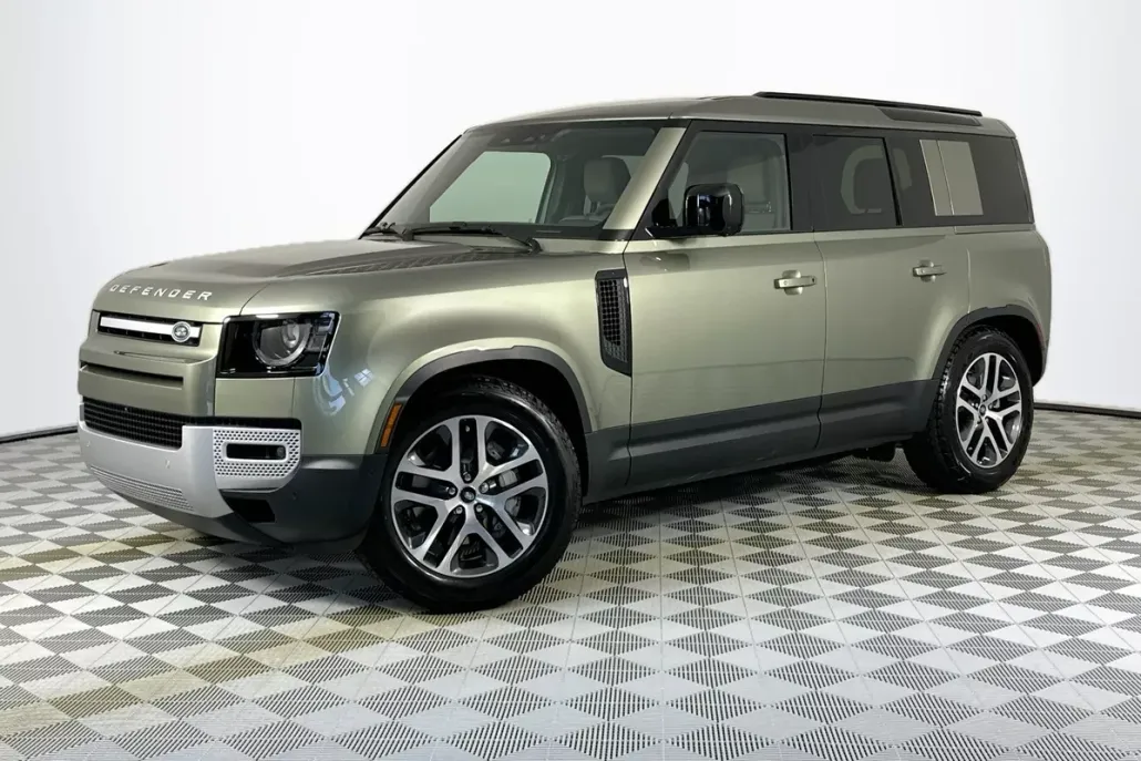 2025 Land Rover Defender 110 S photo 1