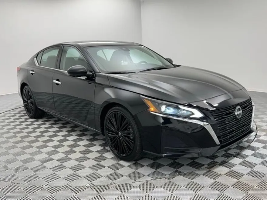 2023 Nissan Altima 2.5 SL photo 1