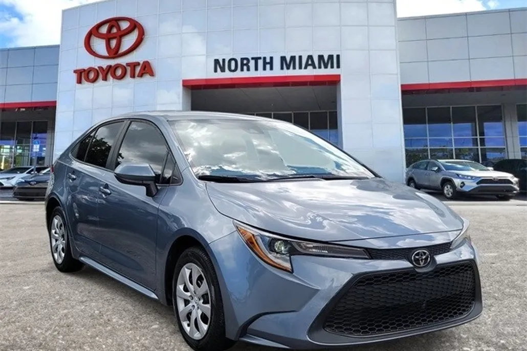 2022 Toyota Corolla LE photo 1